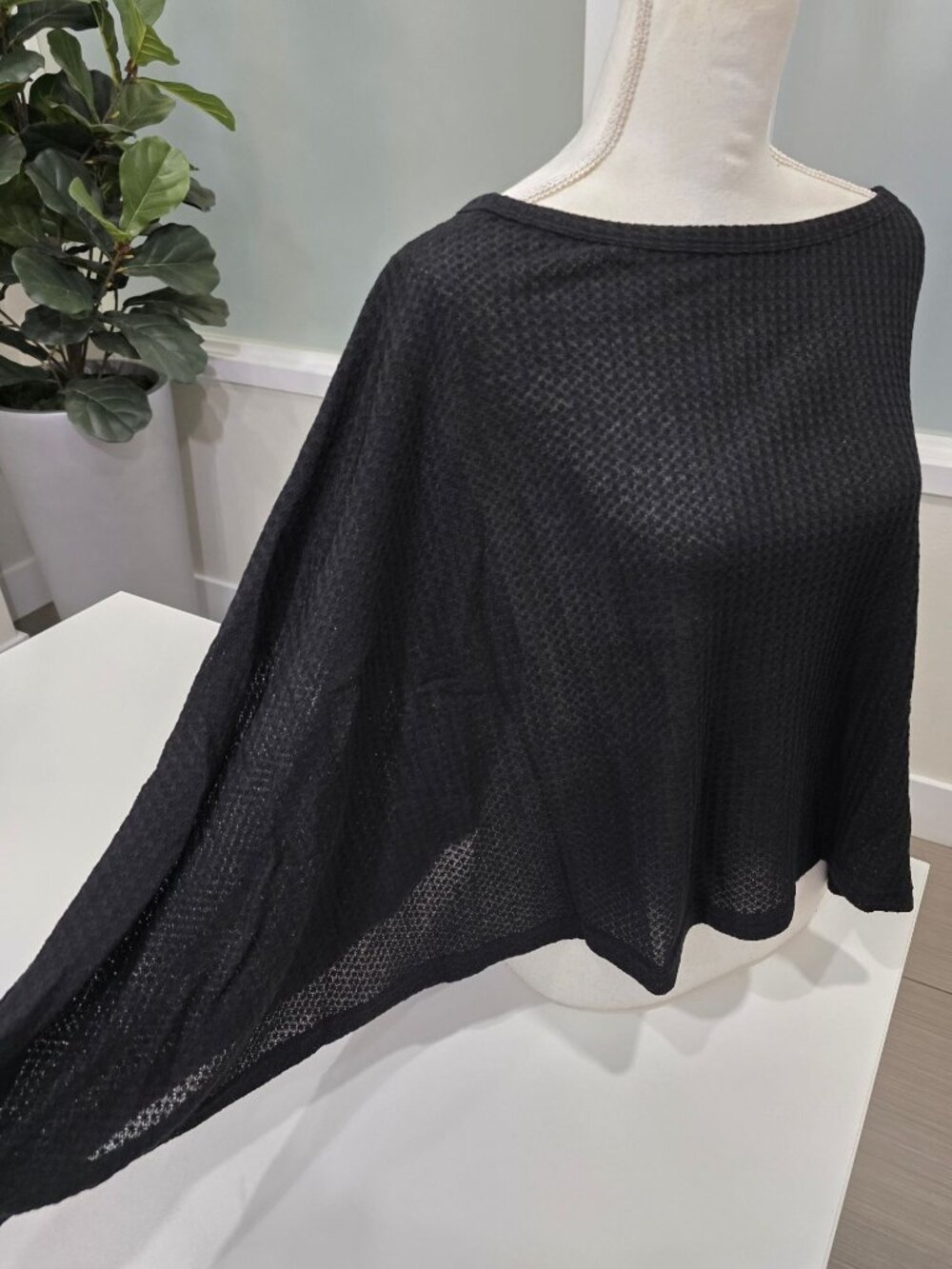 SHEIN ✦ Long Sleeve Top ✦ Black Waffle Knit Off‑Shoulder Batwing Sleeves XS NWT - Picture 4 of 13